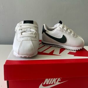 Nike Kids Cortez Easyon (White/Green-Black)